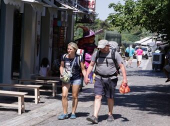 «Έσκασαν» τα ευχάριστα για τον τουρισμό: Αυξήθηκε κατά 377,7% η επιβατική κίνηση στα ελληνικά αεροδρόμια