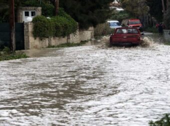 Συναγερμός στην Σκύρο: Προβλήματα από την κακοκαιρία, κατέρρευσαν δυο γέφυρες (photos)