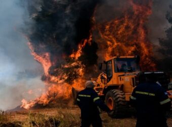 Επικίνδυνη φωτιά στην Αχαΐα – Ήχησε το «112»: Άμεση απομάκρυνση κατοίκων από δύο οικισμούς