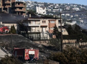 Φωτιά στην Πεντελή: Αυτές οι περιοχές έχουν προβλήματα με την ηλεκτροδότηση!