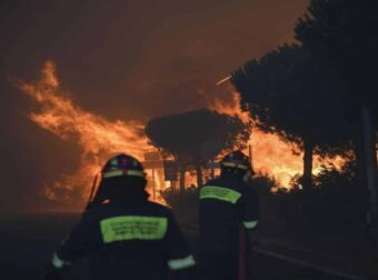 Φωτιά στην Ηλεία: Νέα μέτωπο δυτικά της Αμαλιάδας – Δεύτερος τραυματισμός πυροσβέστη