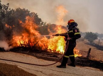 Φωτιές σε Σκαραμαγκά και Ωρωπό