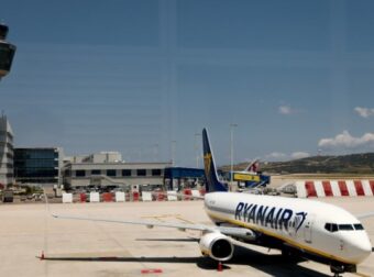 Συναγερμός στο «Ελ. Βενιζέλος»: Αεροπλάνο έκανε αναγκαστική προσγείωση –  Έβγαζε καπνούς από το πιλοτήριο