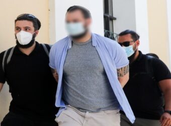 Προφυλακιστέος ο «εισβολέας» του Εφετείου μετά την απολογία του! Οδηγήθηκε στο ψυχιατρείο – Τι ισχυρίστηκε για το 1,5 εκατ. ευρώ ο δράστης (Video)