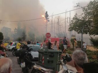 Ξέσπασε φωτιά στη Νίκαια – Έντρομοι οι κάτοικοι στους δρόμους (photo)