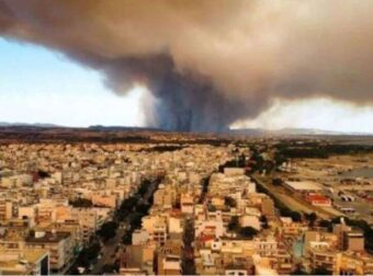 Φωτιά στην Αλεξανδρούπολη: Άνιση μάχη με τις φλόγες – Κάηκαν σπίτια και ένα μοναστήρι