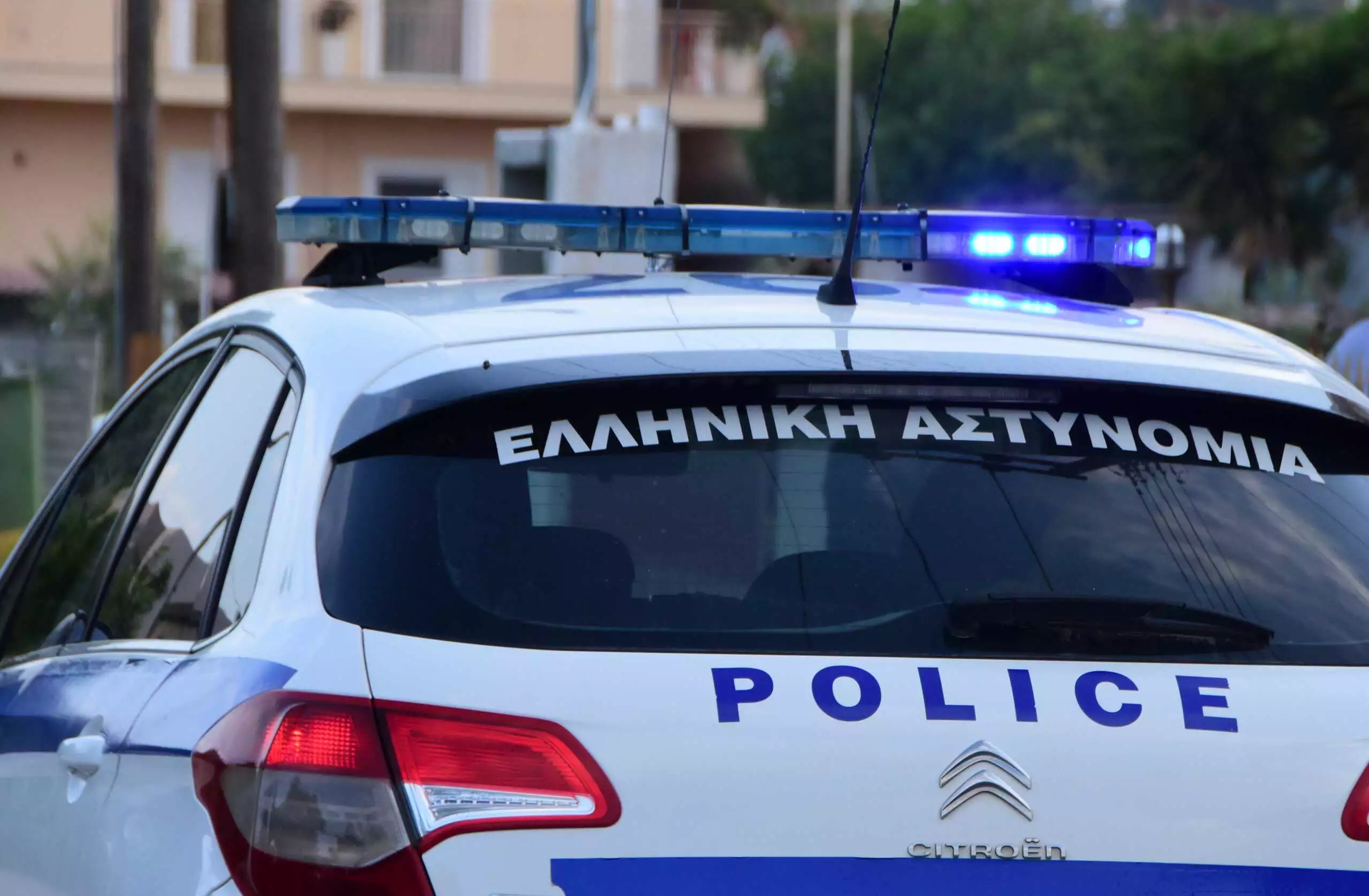 Φpiκη στη Σαλαμίνα: Δολοφόνnσαν γυναίκα μέσα στο σπίτι της – Αναζητούν τον σύντροφό της