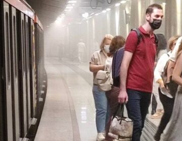 Μετρό: Βλάβη σε συρμό στον σταθμό του Μετρό της Αθήνας – Η φωτογαφία με τους καπνούς