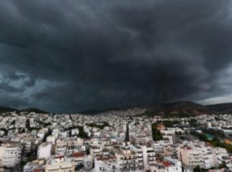 Καιρός: «Μίνι» κακοκαιρία με βροχές και πτώση θερμοκρασίας – Οι περιοχές που επηρεάζονται