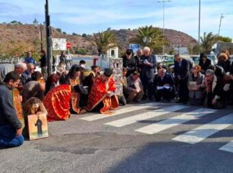 Ανομβρία – Πάτμος: Λιτανεία από την Ιερά Μονή και παράκληση για βροχή